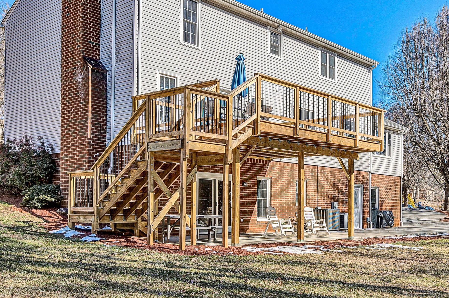 A deck built by ReImagineering Spaces.